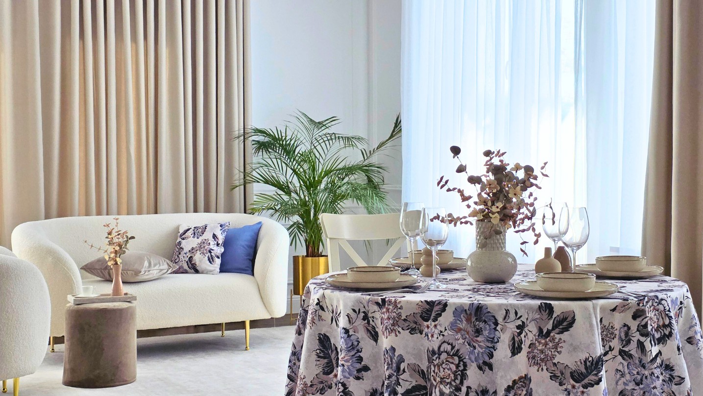 Jasny bezowy salon, aranżacje i pomysły